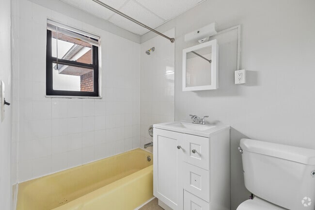 1BR, 1BA - 531SF - Bathroom