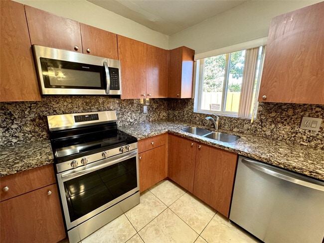 Photo - 6133 Buchanan St