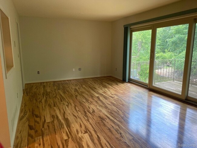 Photo - 629 Oakbrook W Unit 18