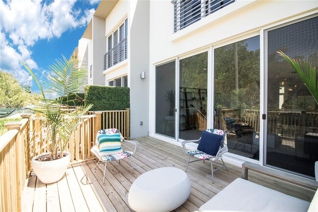 Photo - 2465 NE 135th St