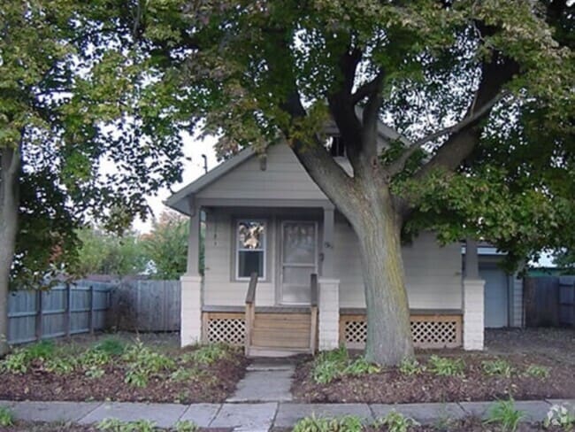 Building Photo - 1911 Alpha St Rental