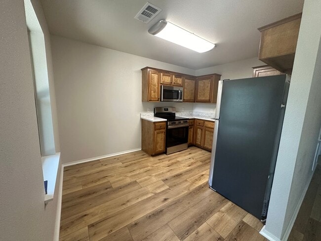 Photo - 909 N El Paso Ave Unidad 909 N El Paso #2