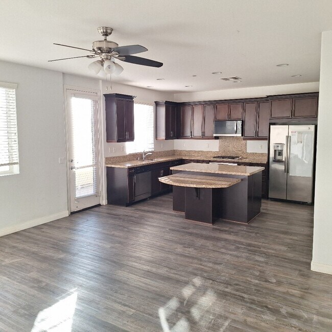 Photo - 780 Huron Dr