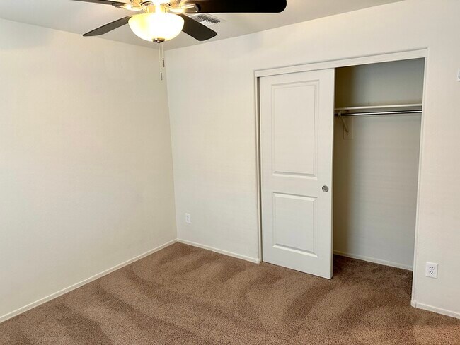 Photo - 1556 Demain Dr