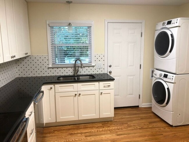 Photo - 107 Strode Cir