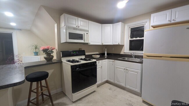 252 Lindell Blvd