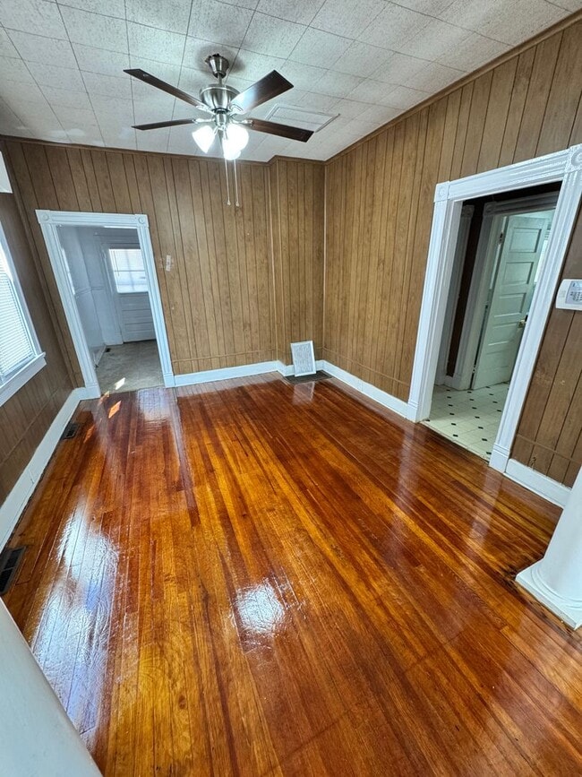 Photo - 2 bedroom house in Church Hill! Central air, yard, all electric and laundry!