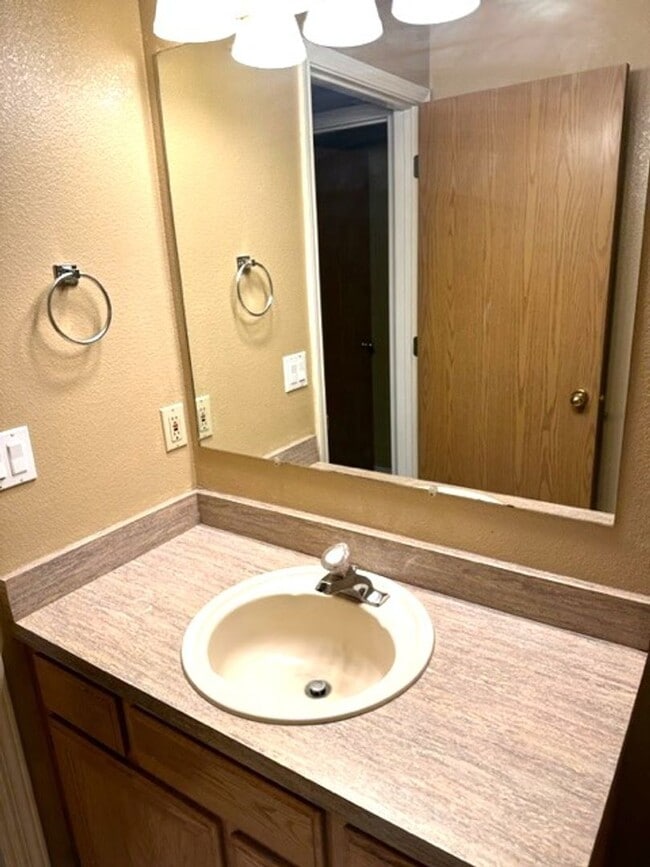 Photo - 3 bedroom 2 bath home in Spring Creek with...