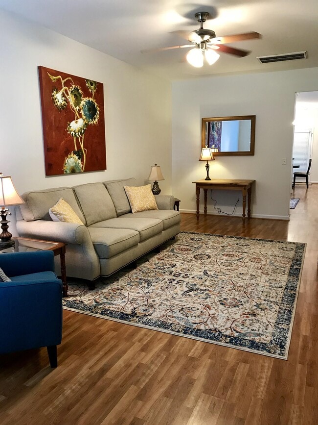 Photo - 922 Woodlawn Ave