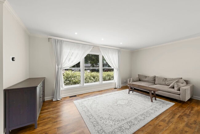 Photo - 215 Longridge Ct