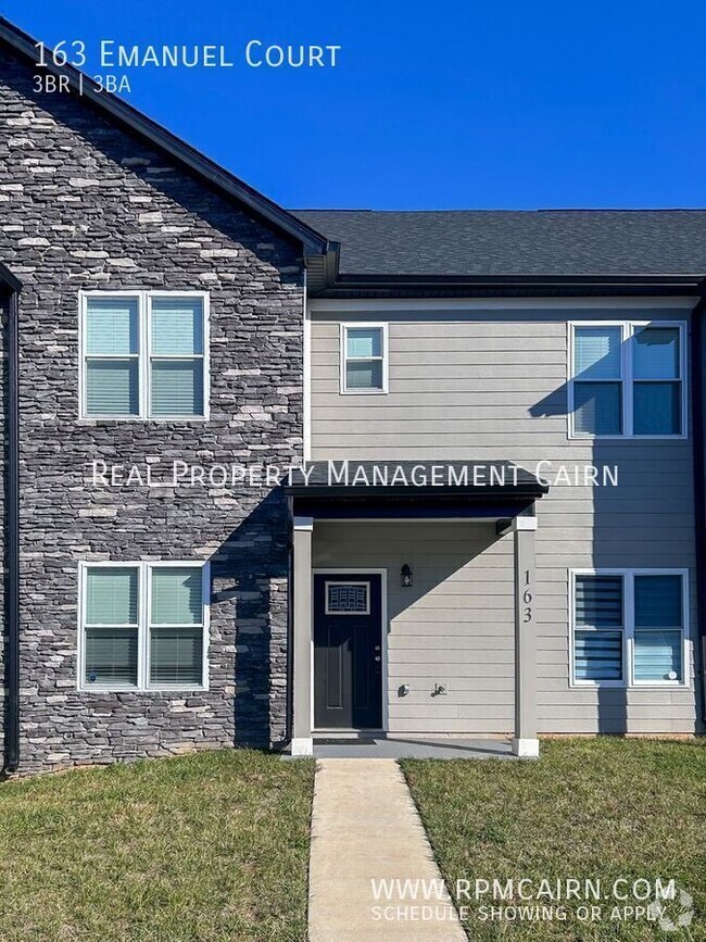 Building Photo - Newly Built Townhouse with Access to Pool ...