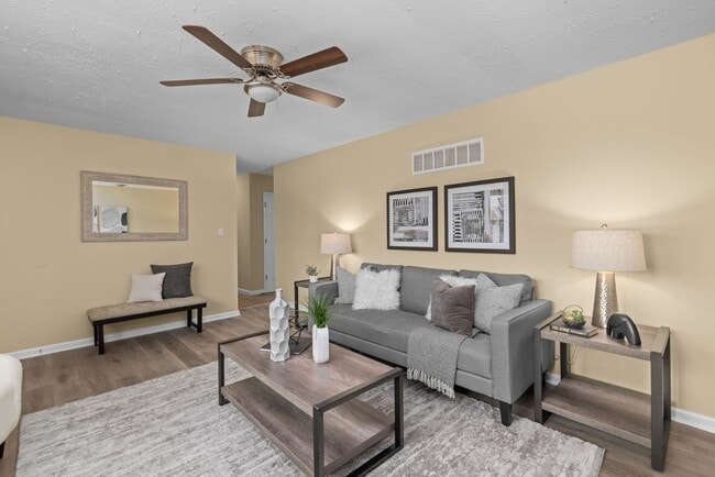 Photo - 615 Wren Dr