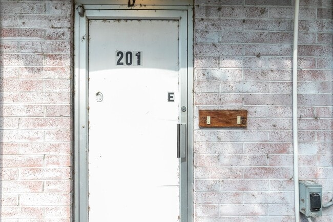 Photo - 201 N Main St