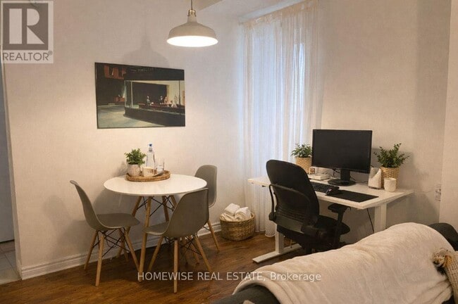 Photo - 1 Triller Ave Unité 102