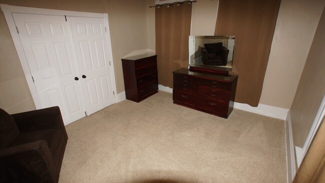 Photo - 2002 4th W St