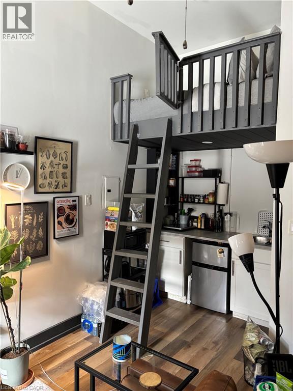 Photo - 123 MacNab St S Unité 6