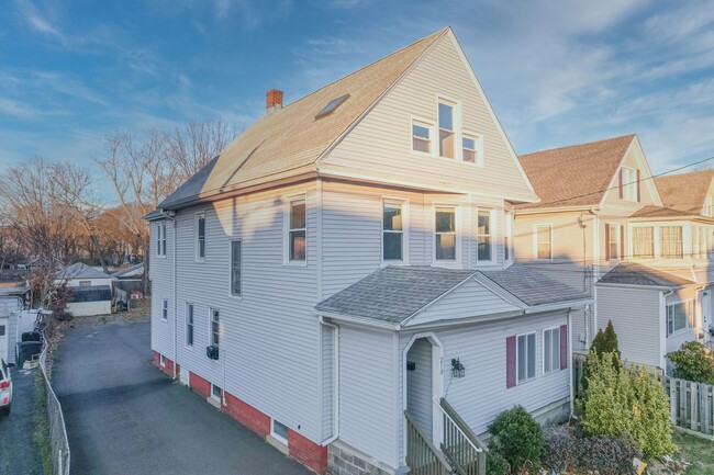 Photo - 210 Washington Ave Apartamento Unidad Second Floor