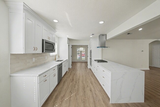 3204 Lynbrook Dr
