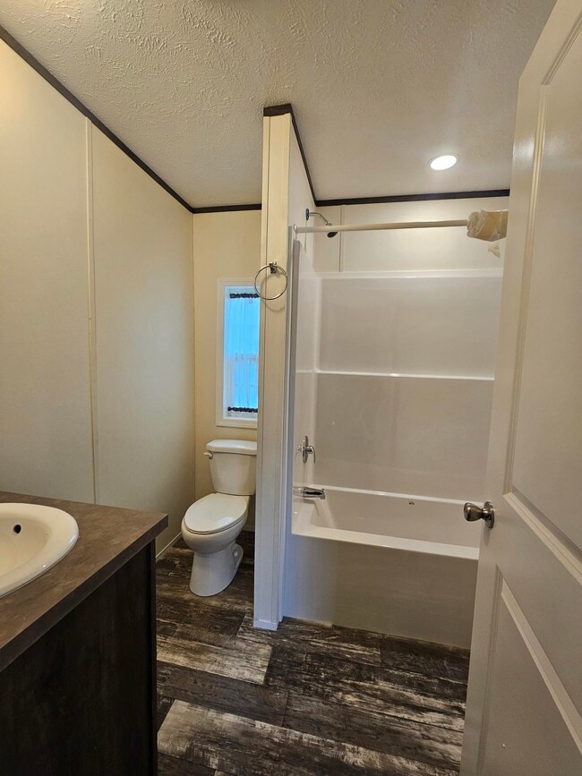 12 Daisy Ln