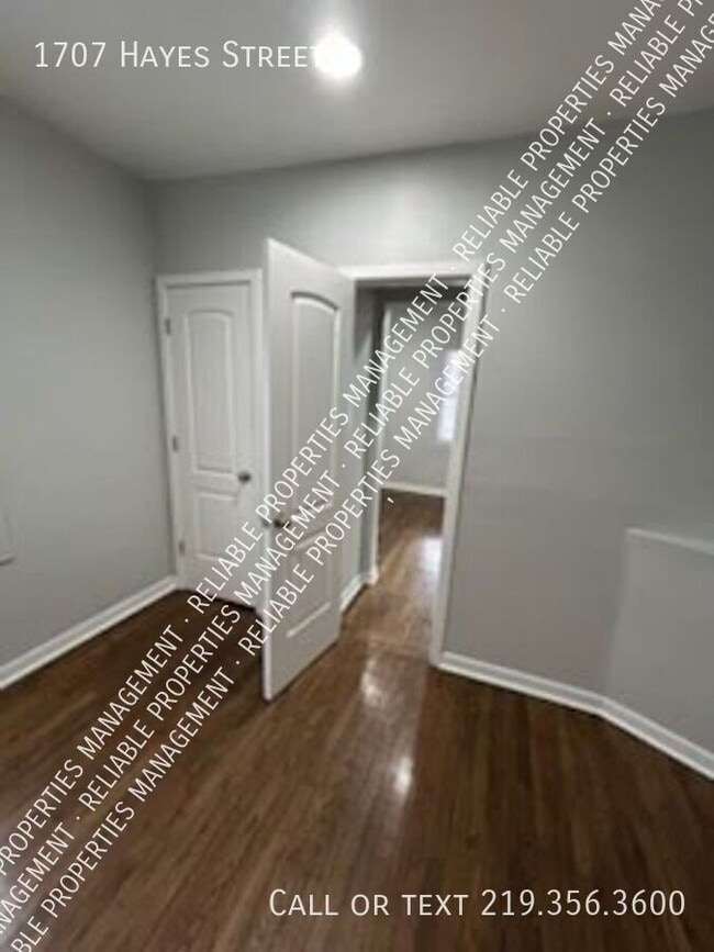 Photo - 1707 Hayes St
