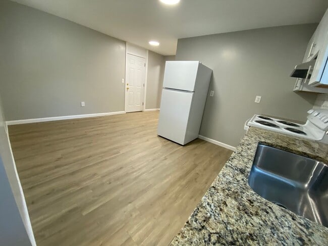 Photo - ELMWOOD PLACE - Fully Remodeled 2-3 bed home with 1 bath.