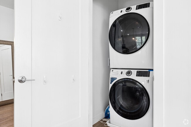 2BR, 2BA - 1,493SF - Laundry