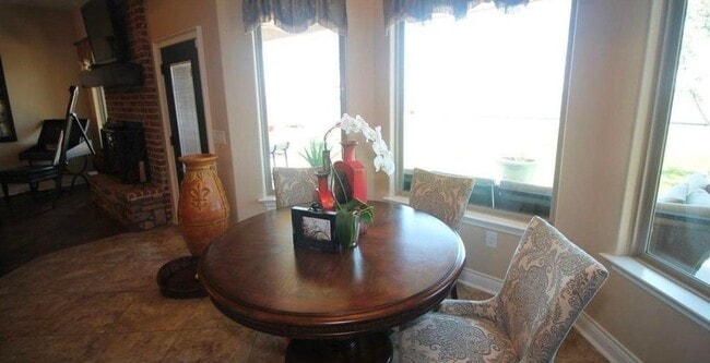 Photo - 3713 Woodlark Road