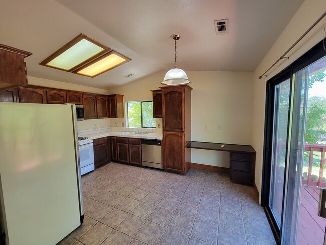 Photo - 3 Bedroom House Near Schools and Hiking