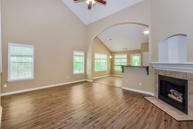 Photo - 944 Shorey Ln