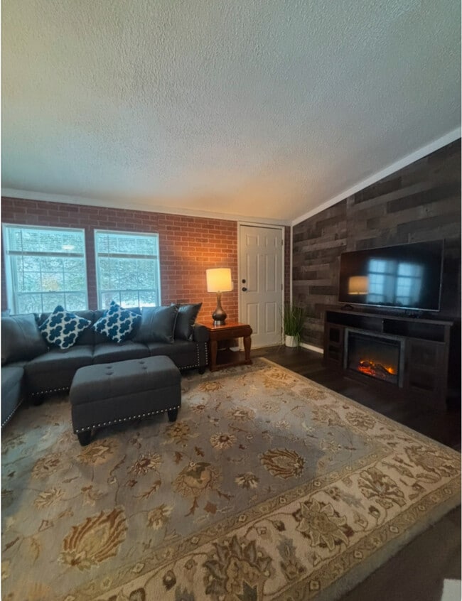 Photo - 18 River Crest Ln