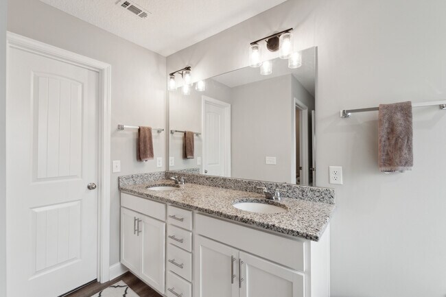 Photo - 601 Meloney Dr
