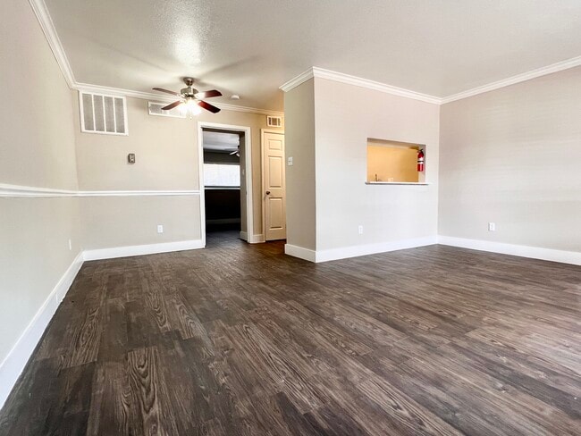 Photo - Court At Oak Forest