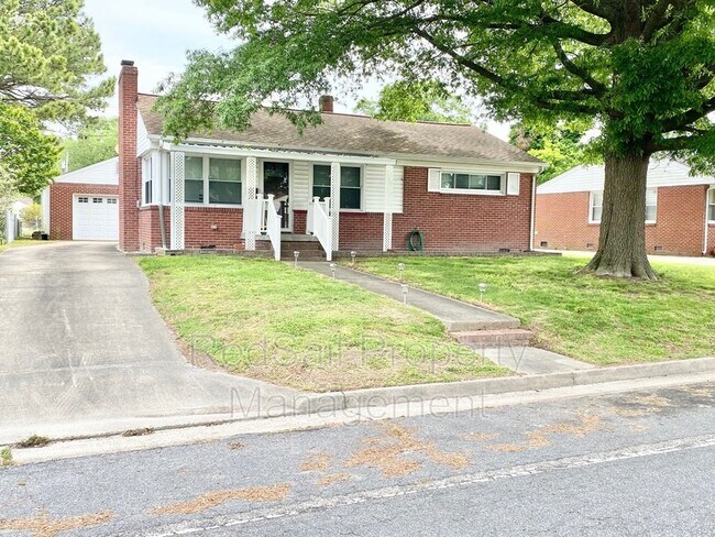 Photo - 30 Markham Dr House