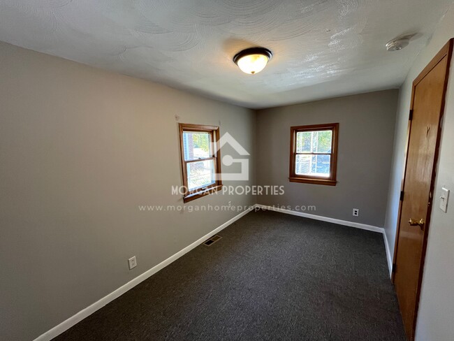 Photo - 330 W 6th St