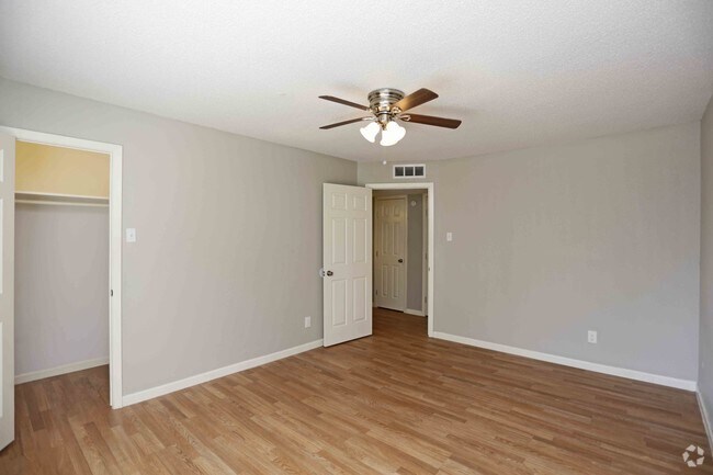 1BR,1BA - 690SF - BEDROOM