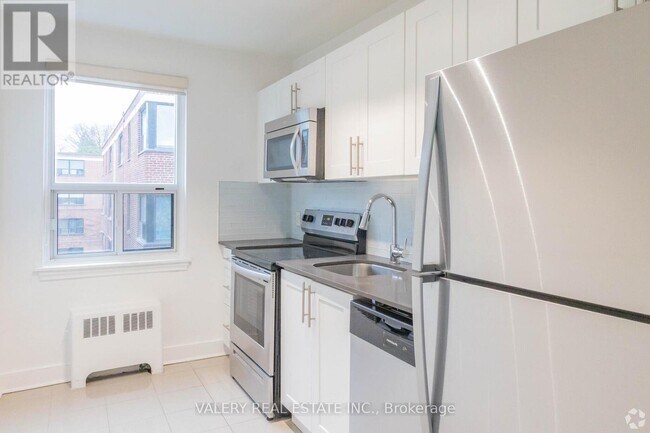 Photo - 3015 Queen St E Unité F12