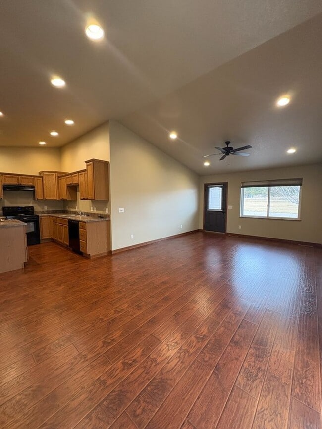 Photo - 3 BEDROOM | 2 BATH | GARAGE | NEWER TOWNHOME SUMMERSET