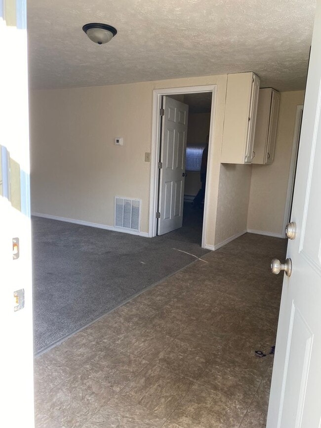 Photo - Cozy One bedroom Duplex located in Muncie, IN (Get approved before March 1st and get $250 OFF 1st...