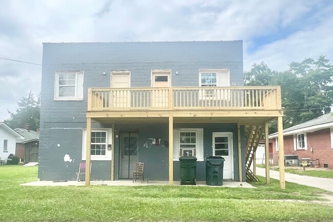 Building Photo - 708 Harvey St Unit 3 Rental
