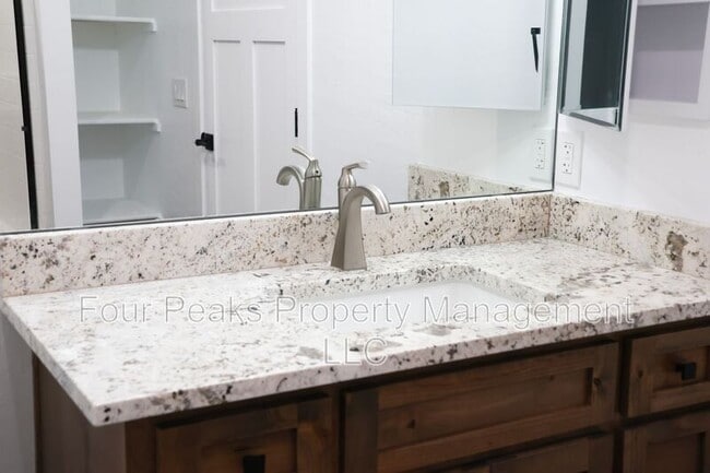 Photo - 1851 W 8th S St