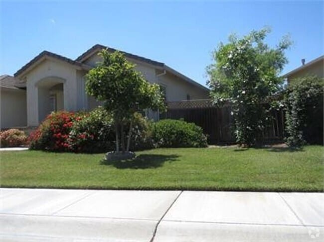 Building Photo - 4 Bedrooms 2 bath home in Wild Horse Commu...