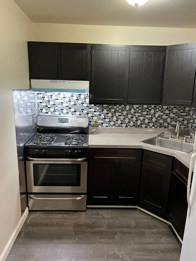 Building Photo - 921 N 29th St Unit 2