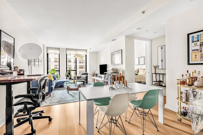 Photo - 160 E 22nd St