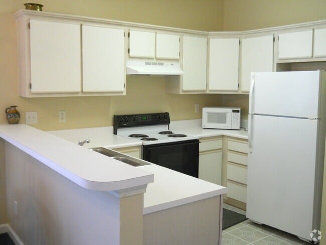 Building Photo - Fully Furnished 2 Bedroom Condo in River Oaks Unit 57K