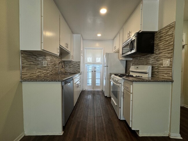 Photo - 1215 N Sweetzer Ave Unidad 4
