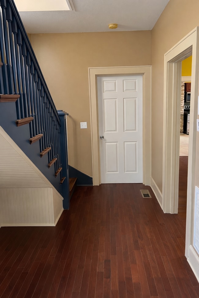 Photo - 2621 Barton St