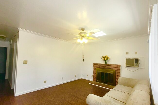 Working fireplace - 1586 Albatross Dr Unit Apt 2