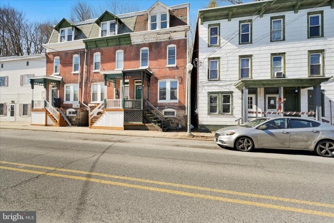 Photo - 621 N Centre St