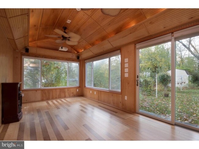 Photo - 384 Walnut Ln