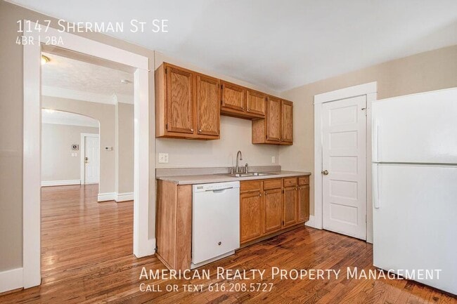Photo - 1147 Sherman St SE